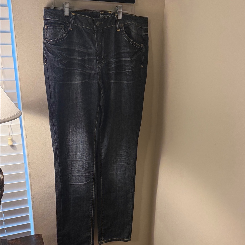 Women’s Dark Wash Straight-Leg Jeans - Dark Blue